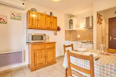 Image de Appartement lumineux avec terrasse et climatisation, parking inclus