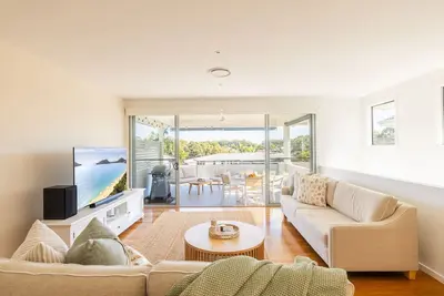 Image de 68 Saratoga Ave - Ducted Air con, Wi-Fi, Small Boat Parking