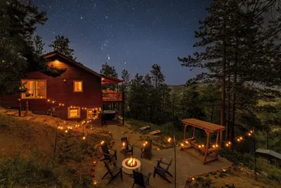 Image de Luxe 4br Mountain Getaway Stunning Views Hot Tub Theater & Games- Pet Friendly