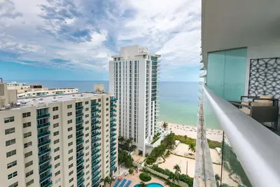 Image de Hollywood Beach Escape | Pool & Views