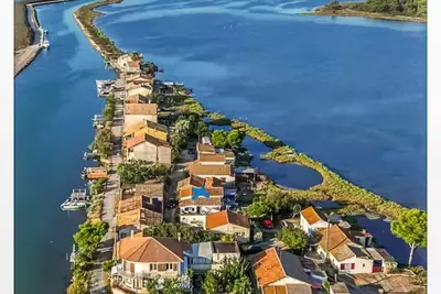 Image de Maison proche plage des Aresquiers, lieu-dit \"Les Cabanes des Aresquiers\".