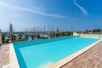 Image de Agréable appartement avec Wifi, piscine, climatisation, Tv, terrasse, animaux admis et parking