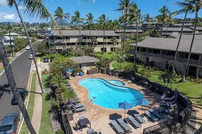 Image de 2 Bedroom Sleep 6 Steps to Ocean - A/C  Peak-a-boo Ocean Views with 4 Lanais