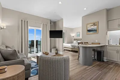 Image de Sunny Days Retreat- Waterfront Getaway in the Heart of Morehead City!