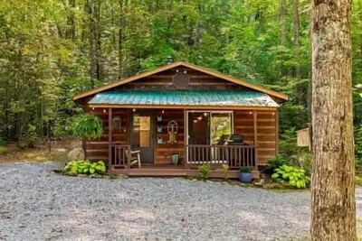 Image de Mama Bear, cozy cabin in the Smoky Mountains.