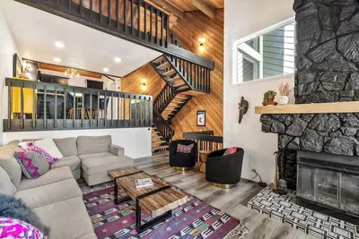 Image de Ridgepoint Retreat – Mountain Escape for 8 w/ Resort Amenities