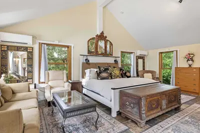 Image de Italian-Inspired Studio Near Cape Beaches