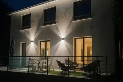 Image de Max 4 Pers \nMaison a 2 pas Océan village \nGrande terrasse et jardin privé