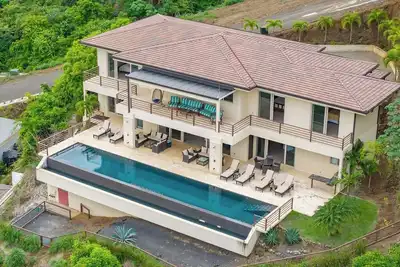 Image de Vista Del Rey, 180 Ocean view, private pool and parking area.