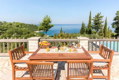 Image de Villa 'Iremia Antipaxos' avec vue sur la mer, Wi-Fi et climatisation