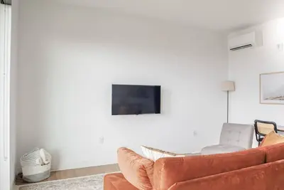 Image de Deer District Studio Apt Jc1 - One Block from Fiserv and Baird
