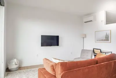 Image de Deer District Studio Apt Jc3 - One Block from Fiserv and Baird