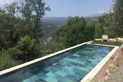 Image de maison de vacances entre mer et montagne avec vue imprenable