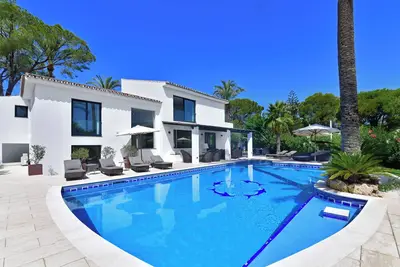 Image de Spacious 5-bedroom villa in charming Marbella with WiFi, Ac