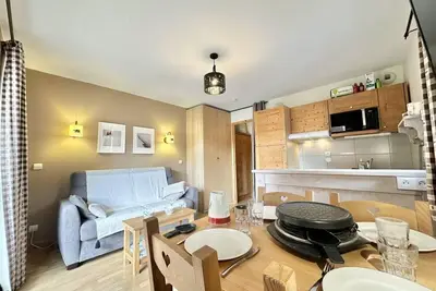 Image de À 50m des pistes de ski, 1er étage, vue pistes de ski, piscine, balcon, télévision, casier à ski