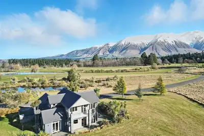 Image de The Alpine Edge - Windwhistle Holiday Home