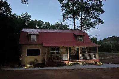 Image de Horseshoe Lodge Rustic Log Cabin Home Completely Restored With Pool
