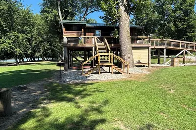 Image de Endangered wild life observation cabin.