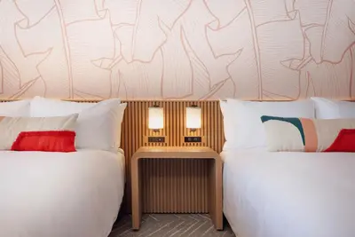Image de Relax in Balcony Room with Pool Near Waikiki Beach – Ideal for Family Stay