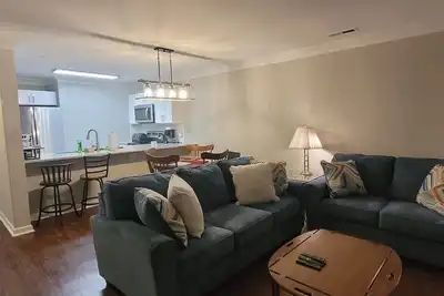 Image de Charming 3-bedroom townhome with WiFi, Ac in beautiful Wilmington