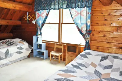 Image de Rustic Log Cabin in Alfred Station