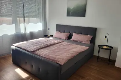 Image de C&V: 4 Pp- 3 rooms - central + Wlan + Smart Tv + box spring bed