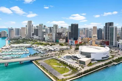 Image de New Penthouse Downtown Heated pool & jacuzzi