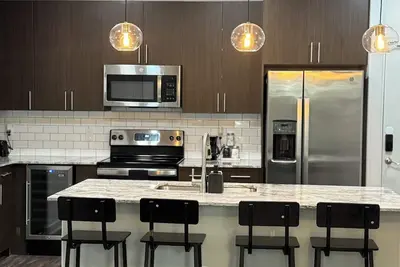 Image de Modern High End Corporate Condo Uptown