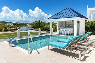 Unique Blue Top Villa! with 4 bedrooms, Waterfront