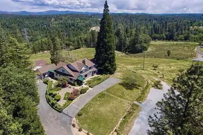 Image de Retreat - Heart of Apple Hill 5-bedroom farmhouse in Camino
