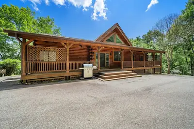 Image de Banner Elk Valley Overlook - less than 0. 5 mile from downtown Banner Elk -cabin with views- game table