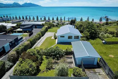 Image de Ocean & Mountain Views | Spacious Home