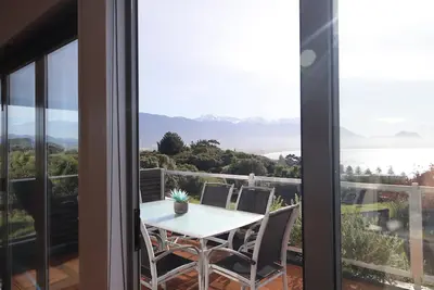 Image de Modern | Sunny | Ocean Views