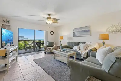 Image de Dreamy Coastal Retreat with Hot Tub/Spa, Heated Pool & Huge Private Balcony!