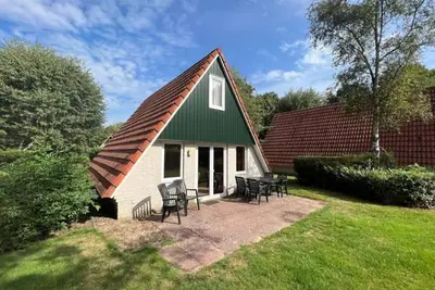 Image de Nice family home on park