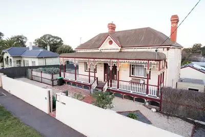 Image de Cathedral View - Sleeps 16 -Bendigo Signature Accommodation