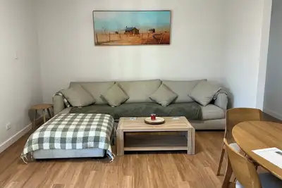 Image de Sunset Break Downstairs - 7min to City, Quiet & Secure, Walk to Beach