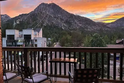 Image de 2br/1ba Village Penthouse. Fantastic views! Ski-in/out, Hot Tubs & more.