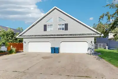 Image de Spacious home w/ full kitchen, garage, wifi & great location