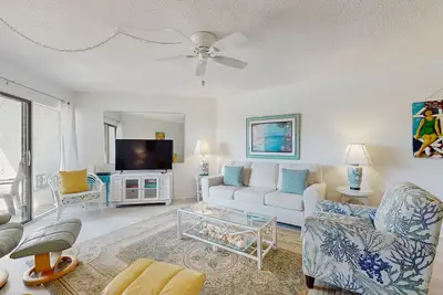 Image de Oceanview condo with beach access, pool, tennis courts and private patio