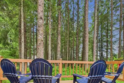 Image de Quiet Retreat Near Glacier w/ Deck & Forest Views