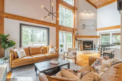Image de Whispering Pine Lakefront Four Season Cottage
