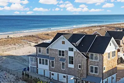 Image de East1901 | Stunning Coastal Luxury Home - Direct Oceanfront!