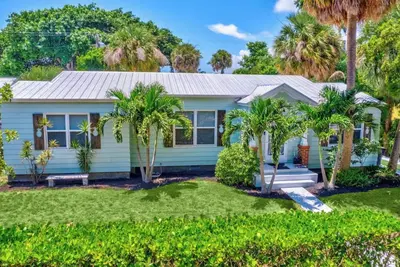 Image de Casa Vabin: Lap Pool, Modern \"Old Florida\" Charm