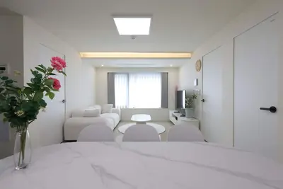 Image de [Awestay301] Seoul near Dmc/New, Full Option/Sleeps8/3br, 5Beds, 1ba/Free Parking