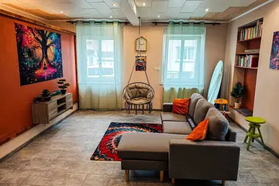 Image de Appartement agréable & atypique - rénové, wifi, salle de fitness, grand jardin