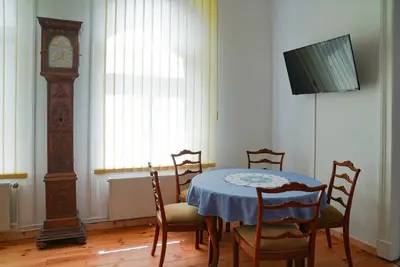 Image de Yellow cat - Abc600 - vacation guests only!