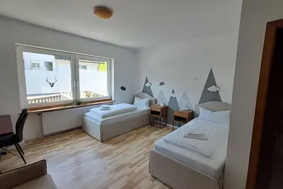 Image de Comfortable and versatile room -perfect for relaxation, work and exchange