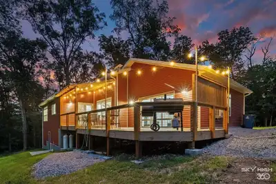 Image de Black Bear Cabin at the Back 40
