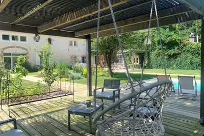 Image de Magnifique domaine 300m2 -  4* à 15mn des plages, piscine chauffée, 15 pers